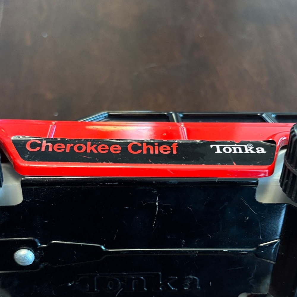 Tonka Red and Black Jeep Cherokee Chief Die-Cast SUV- Vintage - Picture 6 of 9